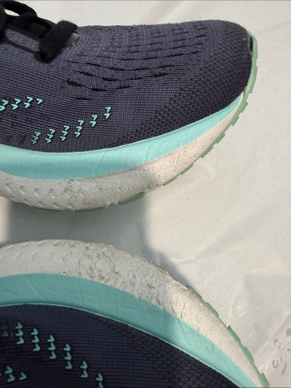 Brooks Women’s deep Blue and aqua Running Sneakers - Picture 9 of 9